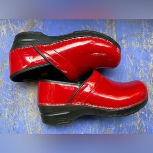 Sanita clogs